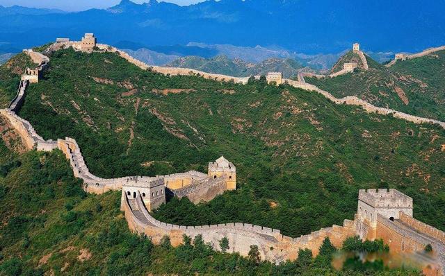 万里长城简介资料 是古代中国的巨大防御工事