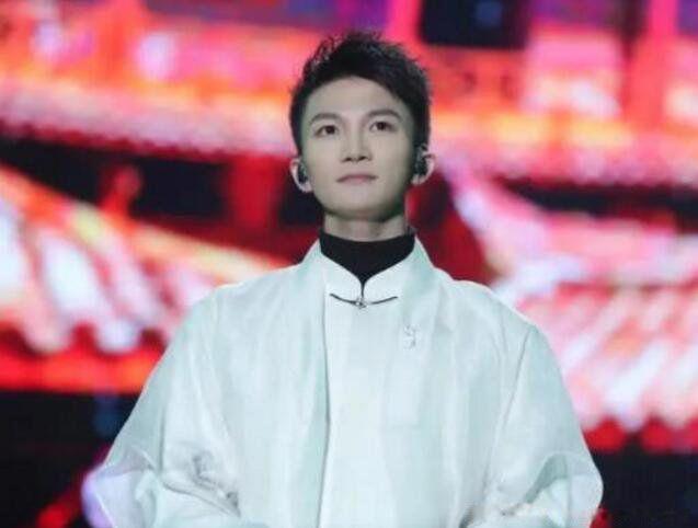 周深是男的还是女的 美貌与智慧并存的男歌手