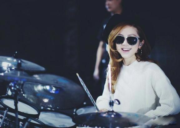 邓紫棋个人简历资料 小小的身躯却有野性唱法