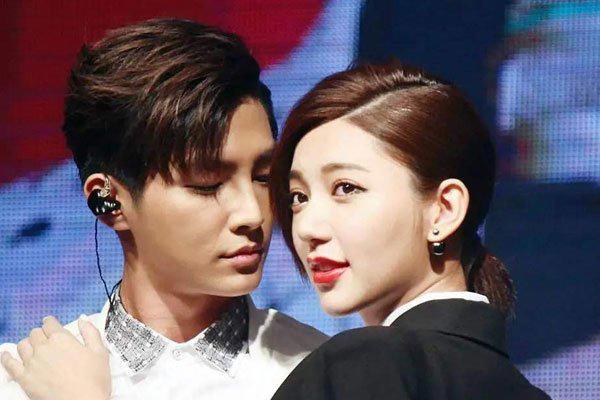 炎亚纶和三个男友 同时劈腿到底怎么做到的呢？