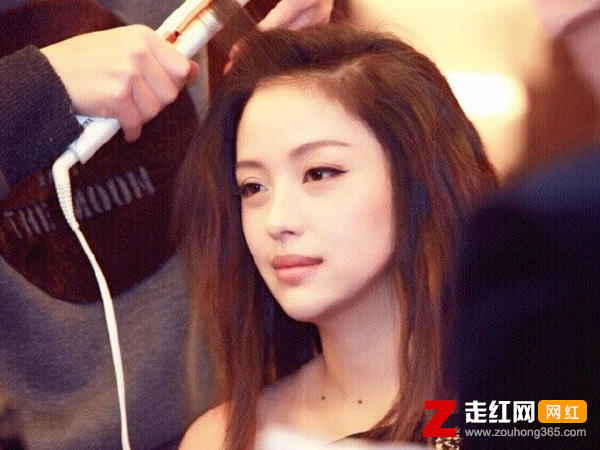 演员齐芳老公是谁，搭档钟汉良成名今嫁富豪生活幸福