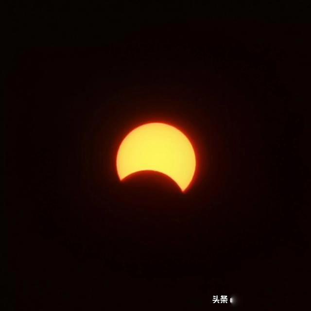 日食发生在农历什么日 日食示意图和月食示意图形成原理