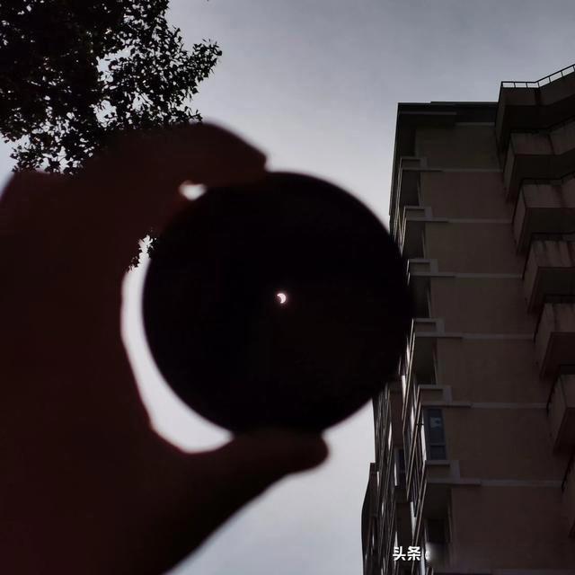 日食发生在农历什么日 日食示意图和月食示意图形成原理