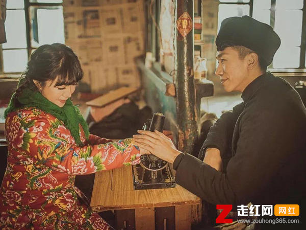 老妹儿啊你等会儿啊是什么歌，依兰爱情故事歌曲介绍