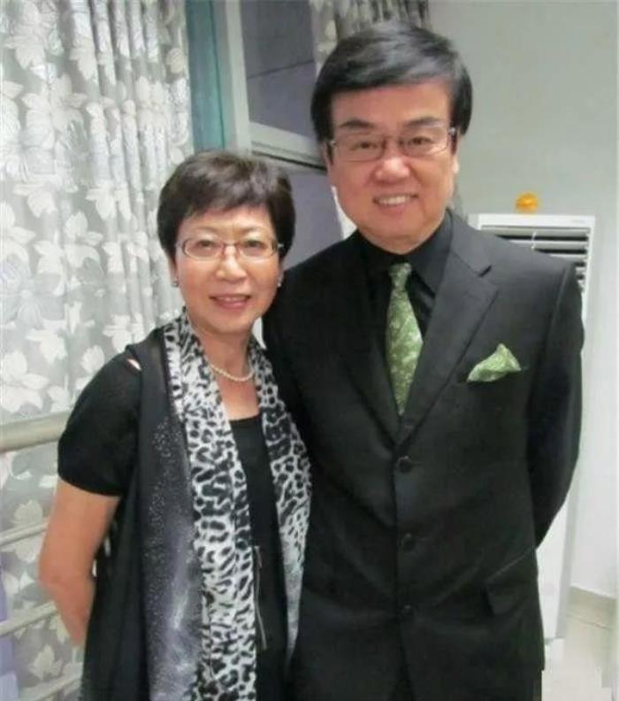 黄百鸣老婆徐文娟资料 妻子的癌症却不离不弃