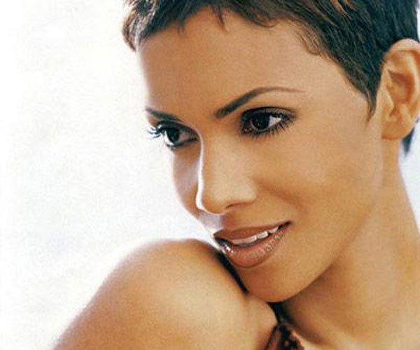 哈利贝瑞奥斯卡被强吻 画面感超强一脸懵逼满脑子的TMD