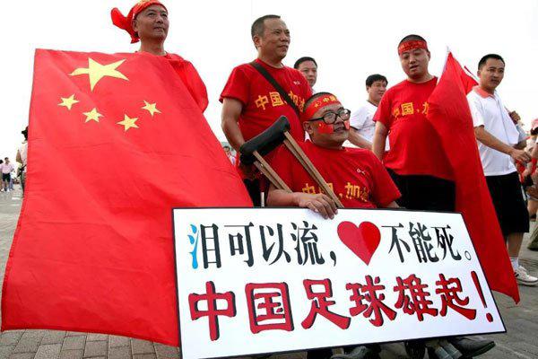 中国国足为什么那么弱 踢足球的孩子非常少