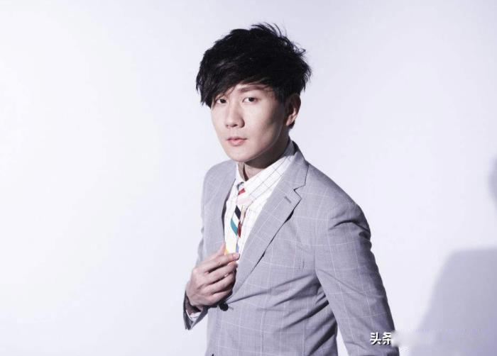 林俊杰空难女孩叫什么 1997年女友空难事件原因