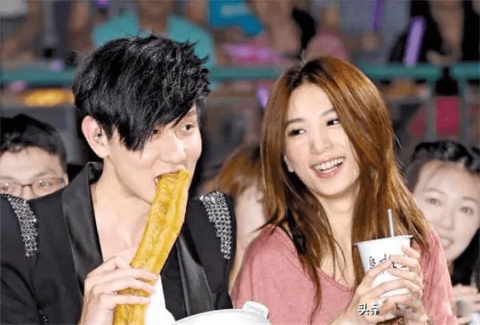 林俊杰空难女孩叫什么 1997年女友空难事件原因