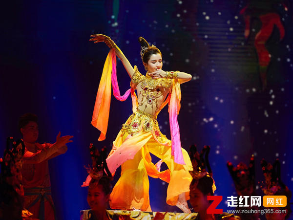 哈尼克孜那段敦煌舞是什么节目，凭借一支舞一夜爆火