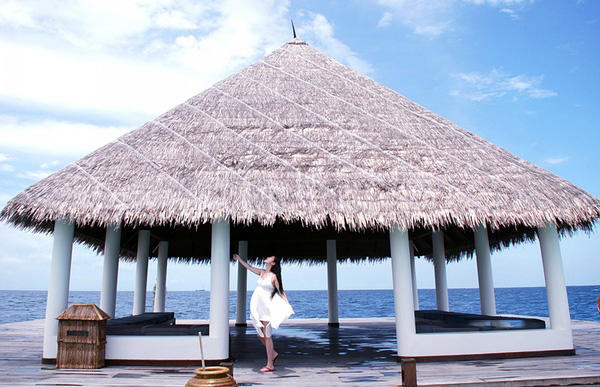 张辛苑走红照片，张辛苑马尔代夫假期写真照片