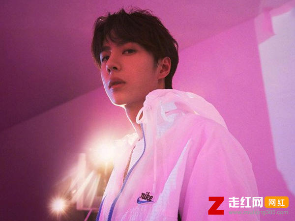 王一博父母是干什么的，王一博家庭成员背景揭秘