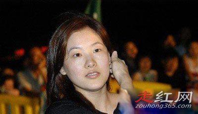 伏明霞面相分析 和梁锦松结婚之后是相夫教子