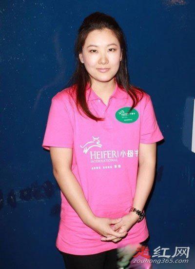 伏明霞面相分析 和梁锦松结婚之后是相夫教子