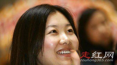 伏明霞面相分析 和梁锦松结婚之后是相夫教子