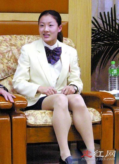 伏明霞面相分析 和梁锦松结婚之后是相夫教子
