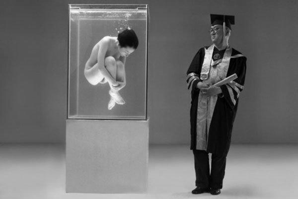 苏紫紫伤风败俗展 拍摄全裸作品集说成艺术谁相信