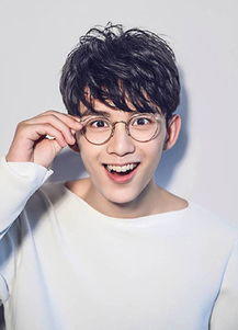 朴宝剑为什么跪吴磊 中国颁奖典礼下跪咋回事