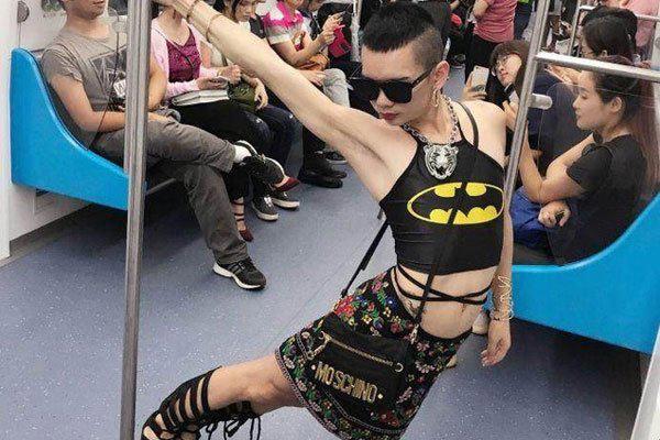 网红西红柿哥去哪里了 奇装异服怎么不见了