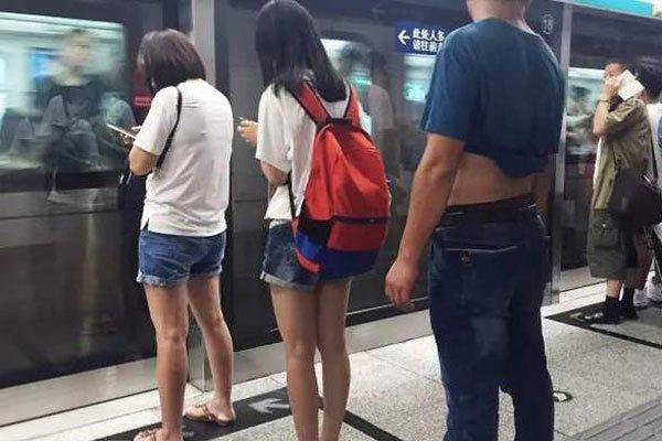 乃梨子与志摩子电车 这文化太难让人理解接受