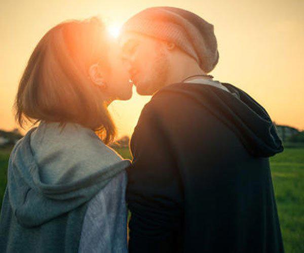 哪些动作会让男生激动想吻你 多看偶像剧帮助特别大