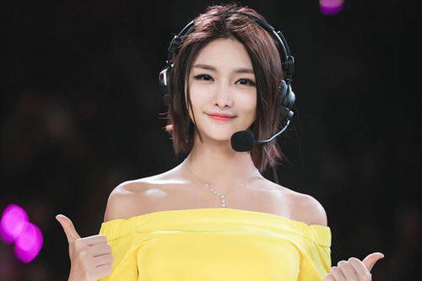 韩懿莹miss门照图事件 能打能讲能撩关键还是美女