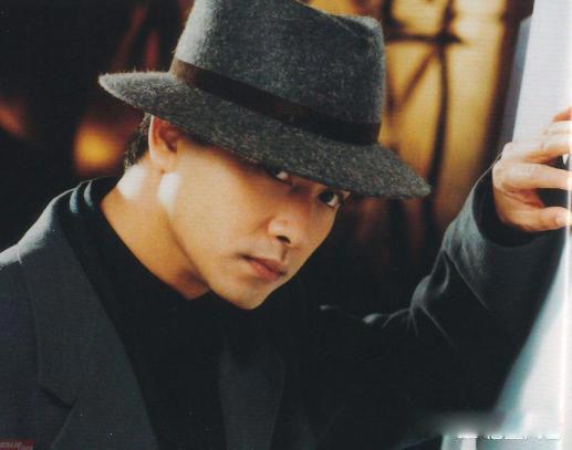 张国荣为什么结束自己的生命 离世有很多猜测