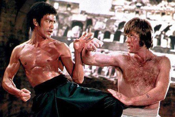 李小龙一秒能打多少拳 闪电般出拳的速度和毁灭性的力量