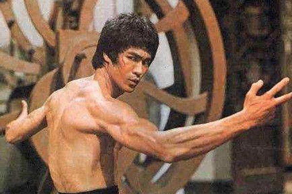 李小龙一秒能打多少拳 闪电般出拳的速度和毁灭性的力量