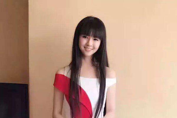 小彩旗走先光视频 腿部基本功看着就很厉害