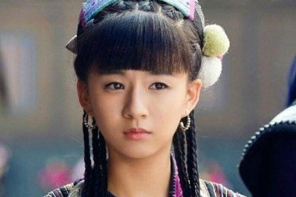 小彩旗走先光视频 腿部基本功看着就很厉害