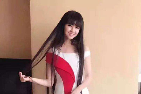 小彩旗走先光视频 腿部基本功看着就很厉害