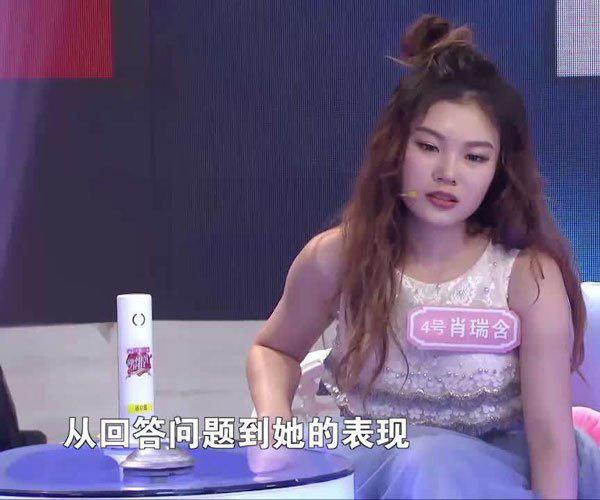 肖瑞含家境是不是特好 爸妈的颜值装扮就暴露一切了
