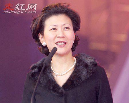 周凯旋年轻图片 和李嘉诚感情史如何