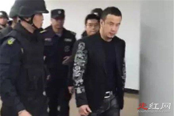 杨坤出什么事了吗 吸过毒是怎么回事