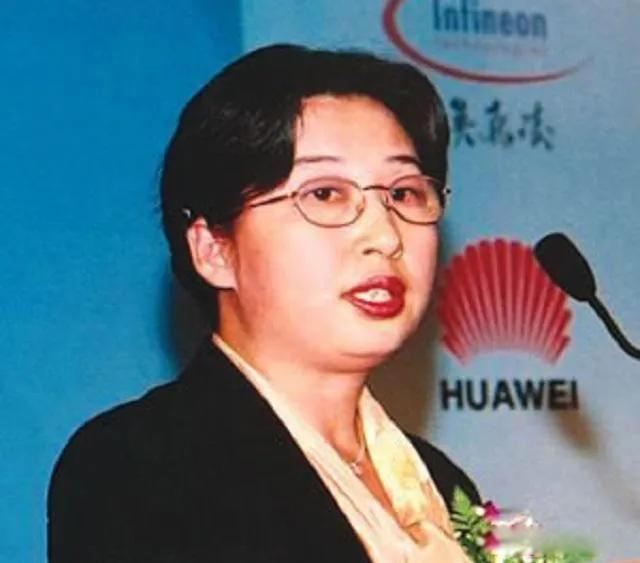 任正非两女一儿为什么不同姓 跟母亲姓也挺好的