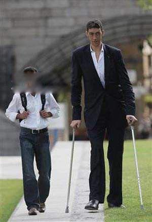 苏尔坦·科森有多高 世界上最矮的人和最高的人的合影