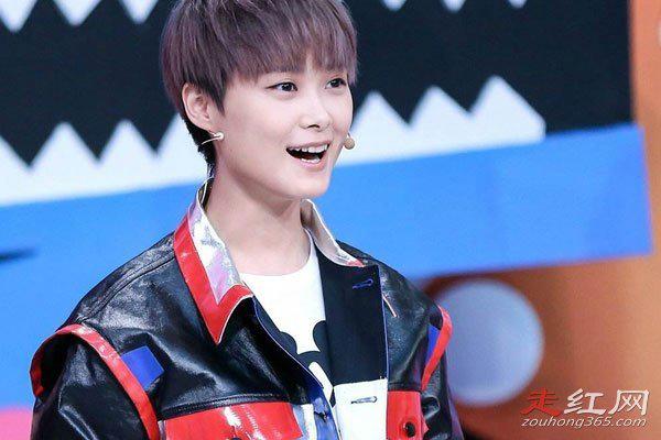 李宇春是不是割双眼皮了 性取向和婚姻被受质疑