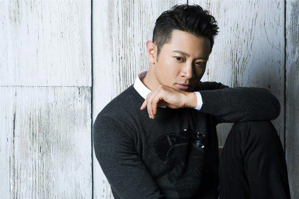 罗中旭怎么出的车祸 耳朵掉了一大半是假耳吗