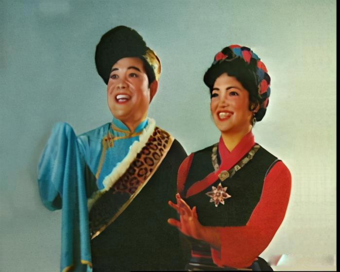 耿莲凤个人简历资料 与张振富二重唱如此美妙