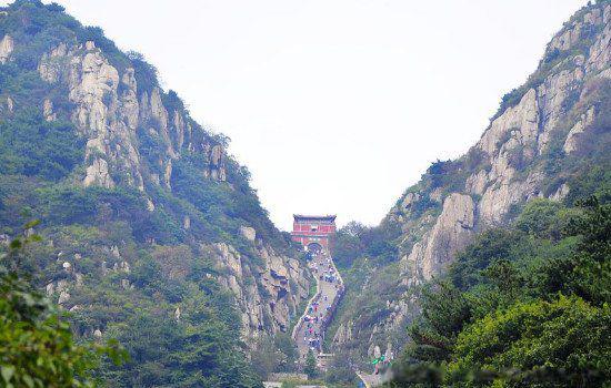 会当凌绝顶一览众山小写的是什么山 原诗指哪座名山