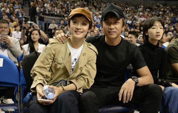 孙俪邓超离婚了吗 什么时候离的婚是真的吗(虚假信息)