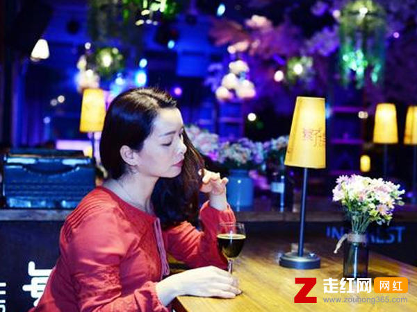 早知情深一回沦为东流的水是什么歌，一半清醒一半醉歌曲介绍