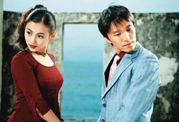 周星驰和张柏芝结婚是不是真的 张柏芝的三胎不是周星驰的