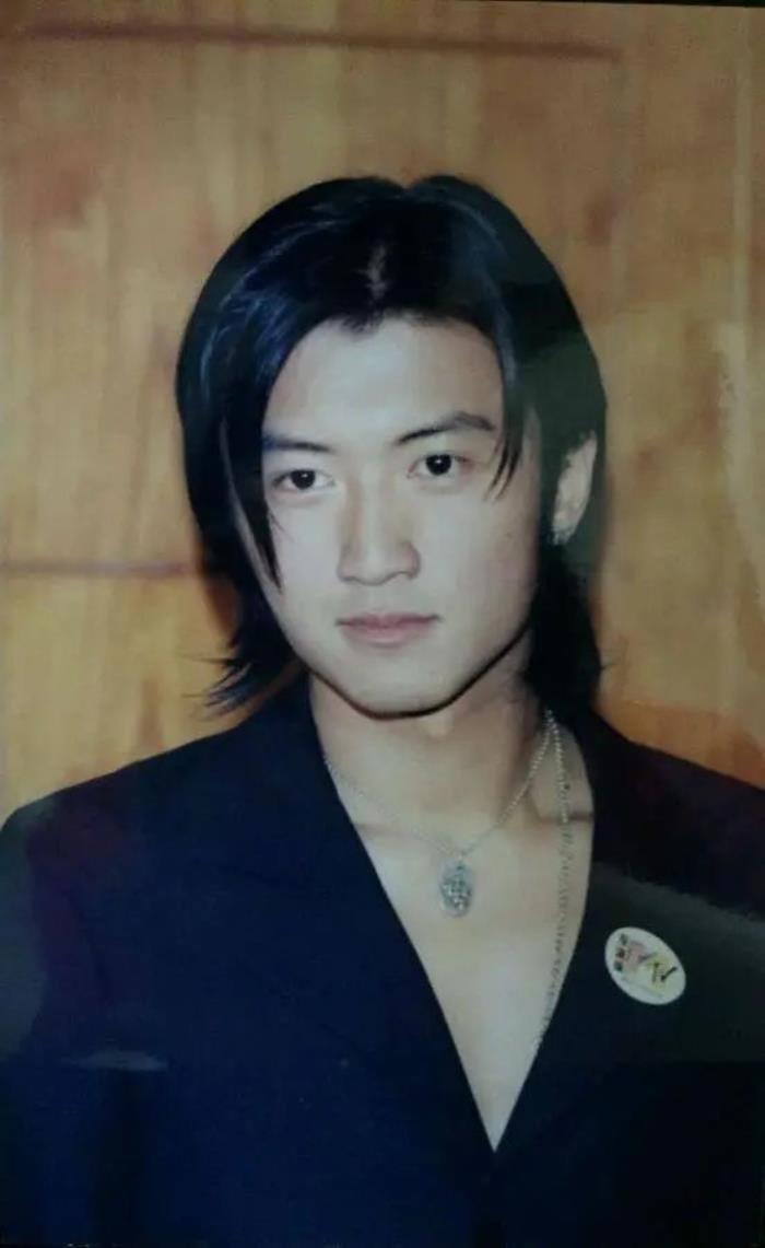 周星驰和张柏芝结婚是不是真的 张柏芝的三胎不是周星驰的