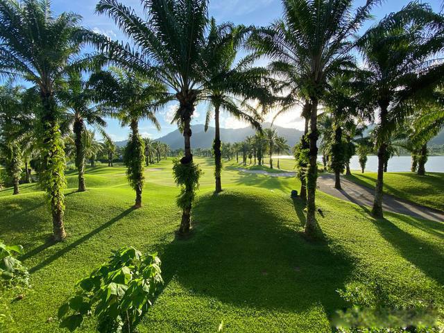 萨瓦迪卡欢迎大家来到我们美丽的泰国 是女生说的吗