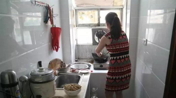 陪读妈妈和老师发生关系 进酒店威胁她