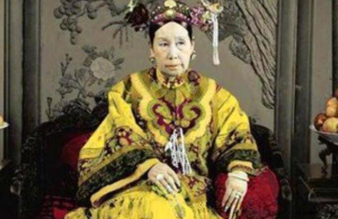 古代爱新觉罗现在姓什么 大部分后代改成什么姓了