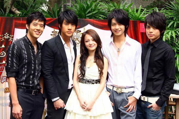 张韶涵出道后经历了什么大事件 曾经历经磨难