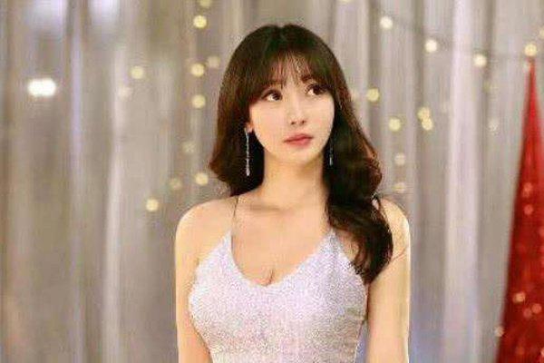 柳岩前男友是谁呀 这么性感不缺男的吧